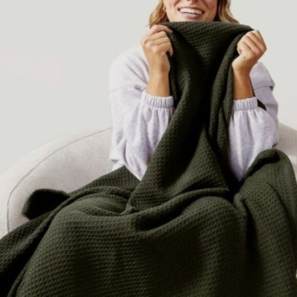 New ARHAUS Waffle Knit Throw Blanket - Picture 4 of 6
